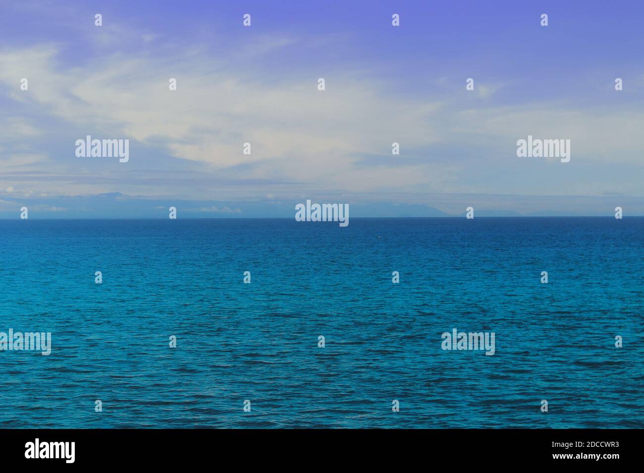 Ich denke ich habe mich in das endlose Blau verirrt Stockfoto