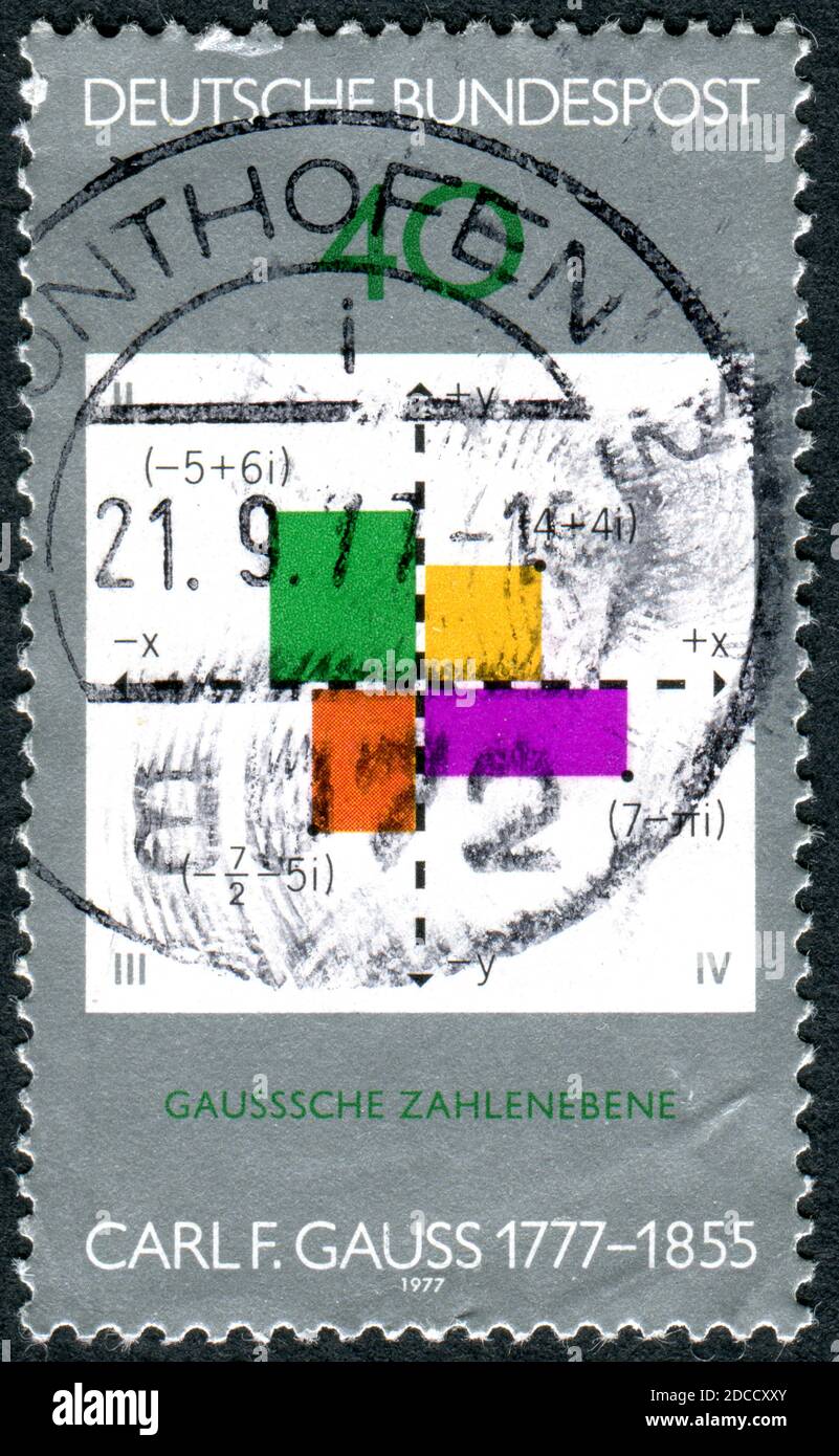 Eine in Deutschland gedruckte Briefmarke, die dem 200. Geburtstag von Carl Friedrich Gauss gewidmet ist, gezeigt in der Gauss-Ebene mit komplexen Zahlen, um 1977 Stockfoto