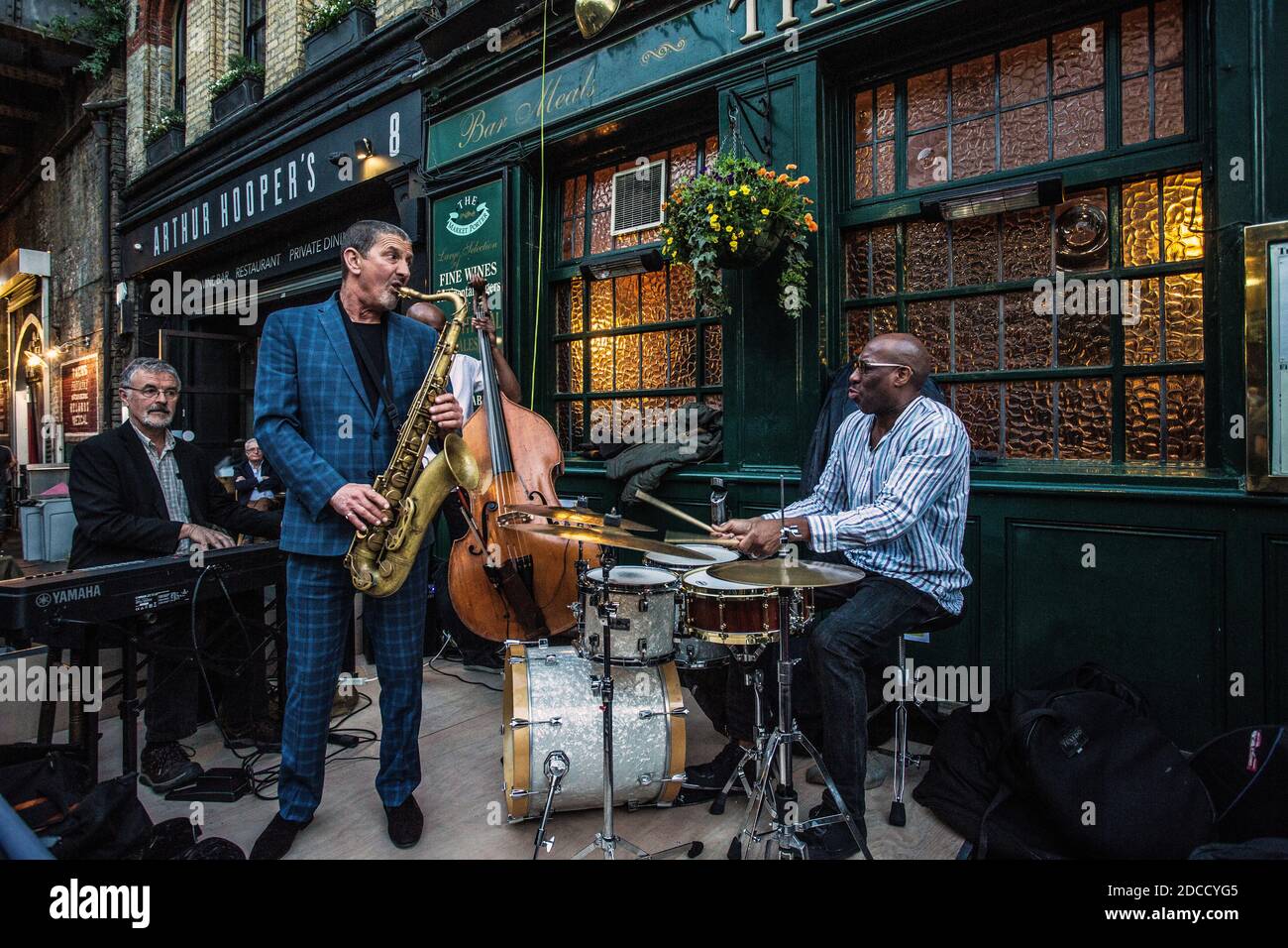 Großbritannien / England / London / Live-Jazzband im The Pub Market Porter am Londoner Stadtmarkt Stockfoto