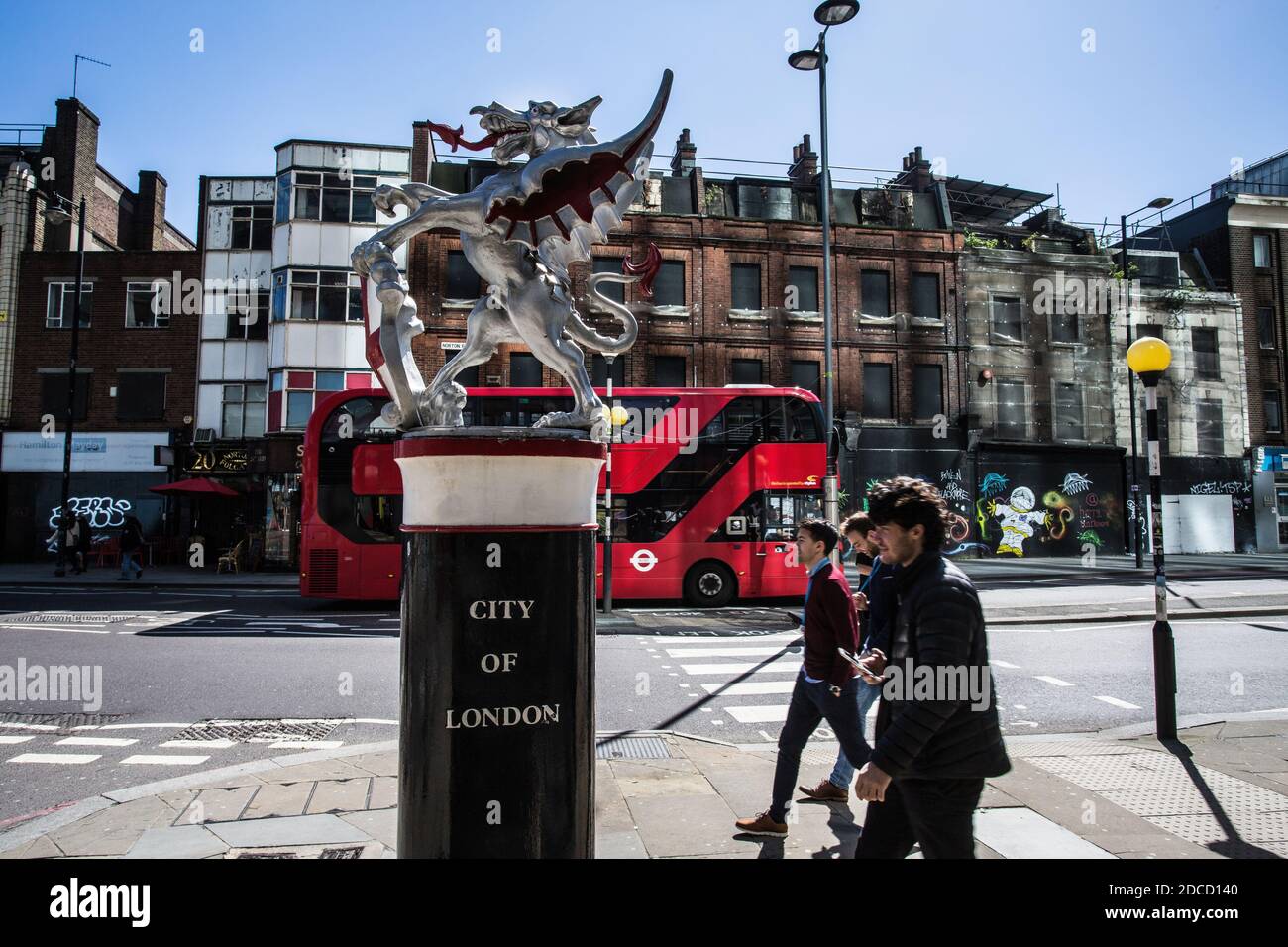 Der Londoner City Dragon Grenzmarkierungen bei Norton Folgate auf Bishopsgate, London, UK Stockfoto