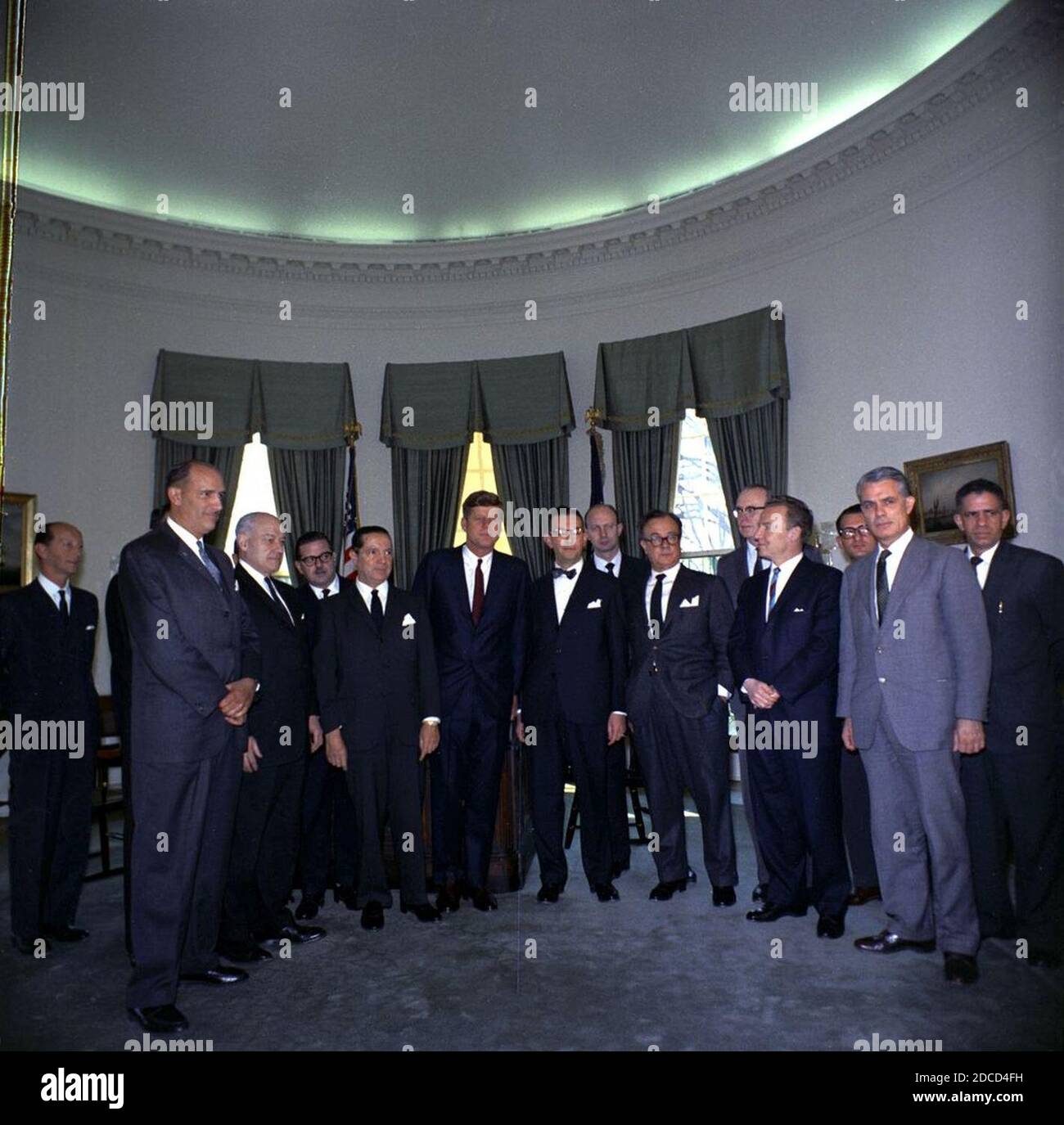 Kennedy mit der Organisation amerikanischer Staaten (OAS) Task Force on Education, Science & Culture. Stockfoto