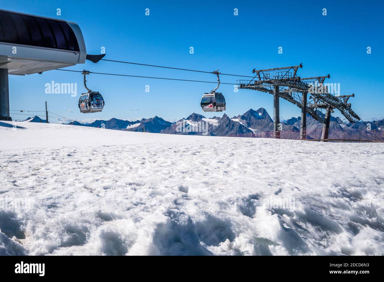 Bergstation Schwarze Schneidbahn, Österreich – 19. September 2019: Bergbahnen der Schwarzen Schneidbahn in der Nähe des bekannten Skigebiets Sölden im Ötztal Stockfoto
