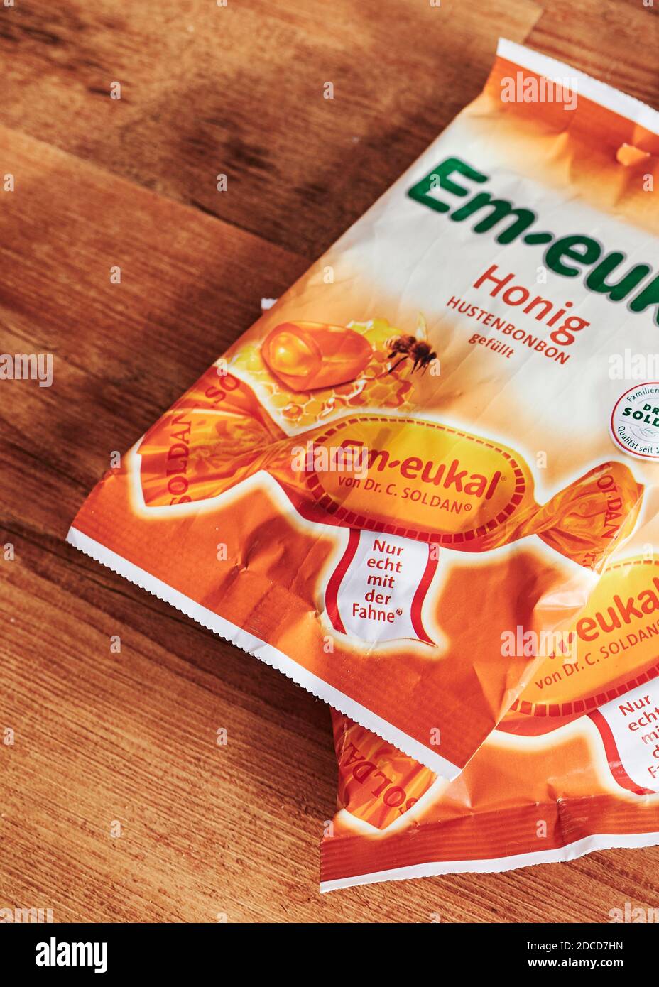 Berlin, Deutschland - 20. November 2020: Verpackung von Husten und Kräutertropfen. Stockfoto