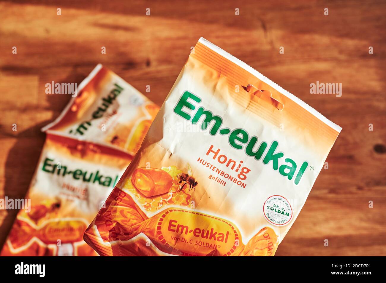 Berlin, Deutschland - 20. November 2020: Verpackung von Husten und Kräutertropfen. Stockfoto