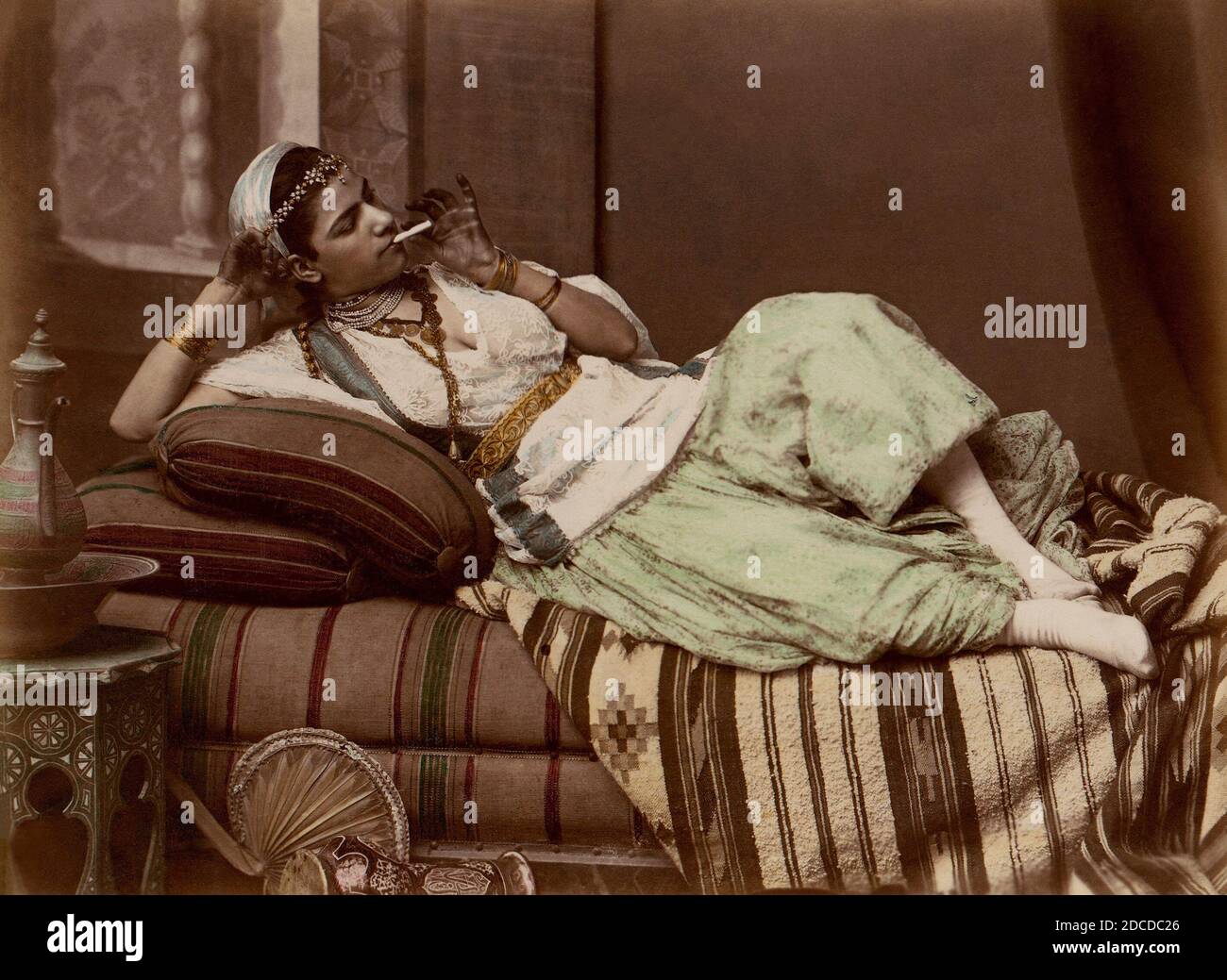 Porträt der Frau Rauchen Stockfoto