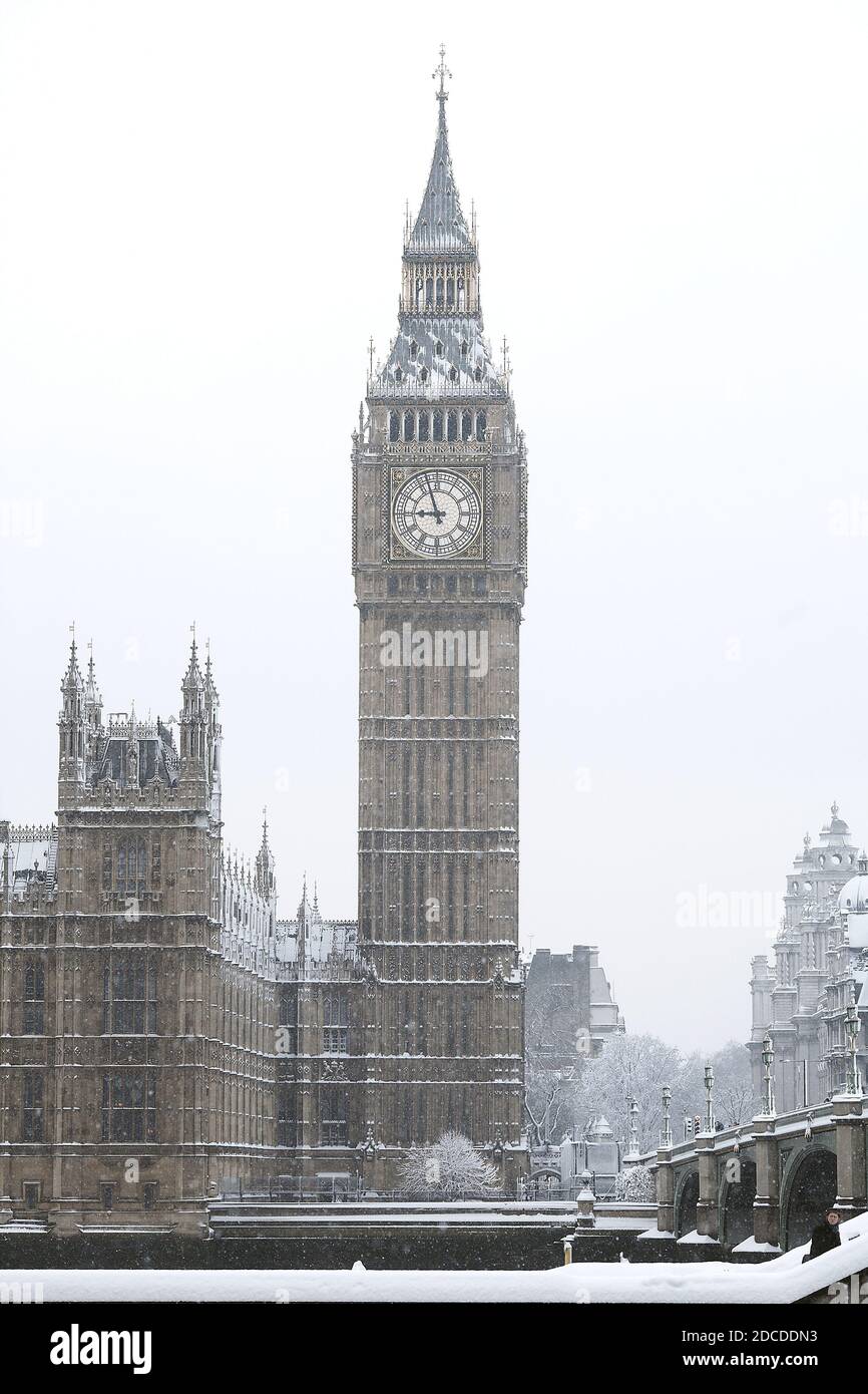 Schnee auf Houses of Parliament und Big Ben London England Stockfoto