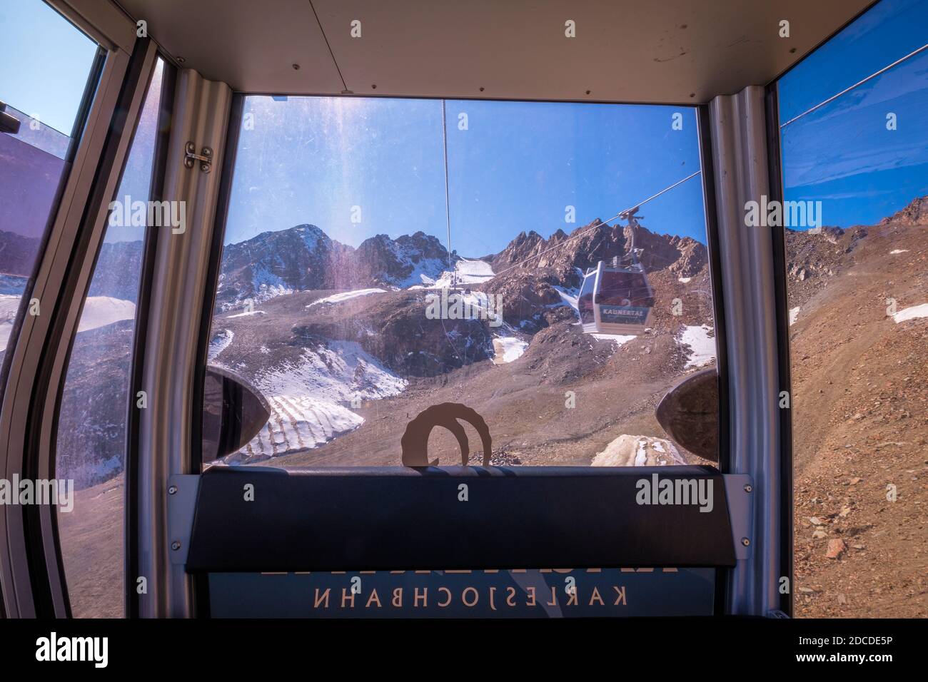 Kaunertal, Österreich – 21. September 2019: Die Bergbahnen der Karlesjochbahn im Kaunertal bringen die Touristen auf eine Aussichtsplattform auf 3.113m Stockfoto