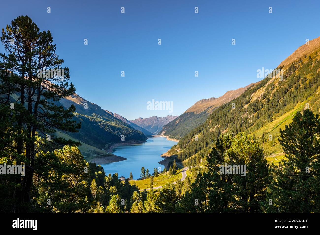 Abend am Gepatschsee im Kaunertal (Tirol, Österreich). Es verfügt über eine berühmte Bergstraße, die Kauner Valley Glacier Road Stockfoto