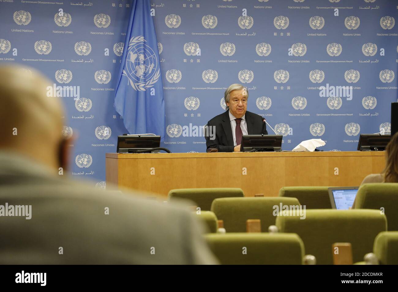 Vereinten Nationen. November 2020. UN-Generalsekretär Antonio Guterres spricht bei einer Pressekonferenz am 20. November 2020 im UN-Hauptquartier in New York. Antonio Guterres forderte am Freitag die Staats- und Regierungschefs der Gruppe der 20 (G20) auf, zu handeln und zusammenzuarbeiten, um gemeinsame Bedrohungen und Herausforderungen gemeinsam zu bewältigen, bevor sie sich am Wochenende online treffen. Quelle: Xie E/Xinhua/Alamy Live News Stockfoto