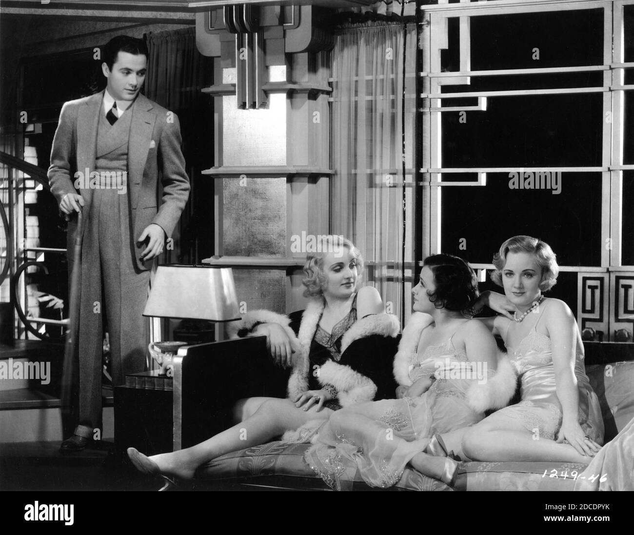 CHARLES ''BUDDY'' ROGERS CAROLE LOMBARD KATHRYN CRAWFORD UND JOSEPHINE DUNN In SICHERHEIT IN ZAHLEN 1930 Regisseur VICTOR SCHERTZINGER Paramount Pictures Stockfoto