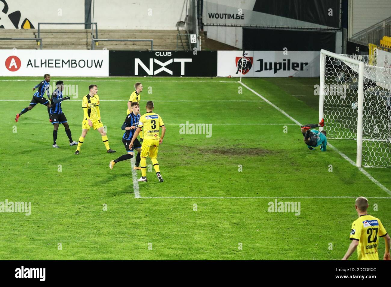 Thibo Baeten von Club NXT erzielt ein Tor bei einem Fußballspiel zwischen Club NXT gegen Lierse Kempenzonen, Freitag, 20. November 2020 in Lokeren, auf der Elevent Stockfoto