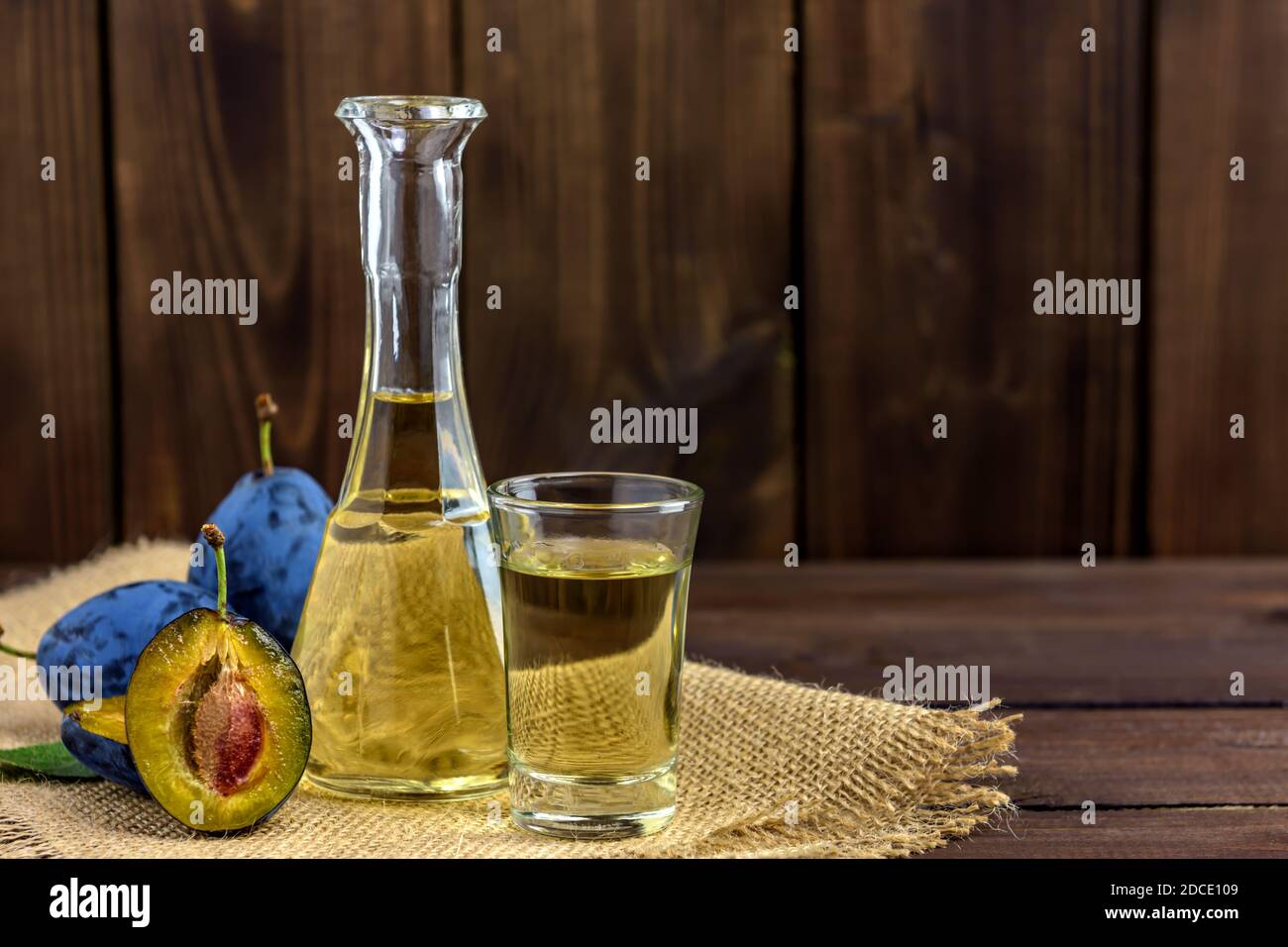 Gläser schnaps -Fotos und -Bildmaterial in hoher Auflösung – Alamy