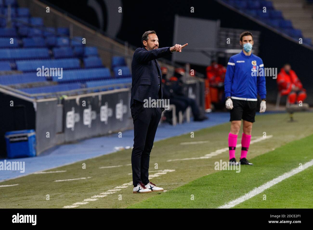 Barcelona, Spanien. November 2020. Vicente Moreno von RCD Espanyol während des Liga SmartBank Spiels zwischen RCD Espanyol und gegen den FC Girona im RCD Stadium in Barcelona, Spanien. Quelle: David Ramirez/DAX/ZUMA Wire/Alamy Live News Stockfoto