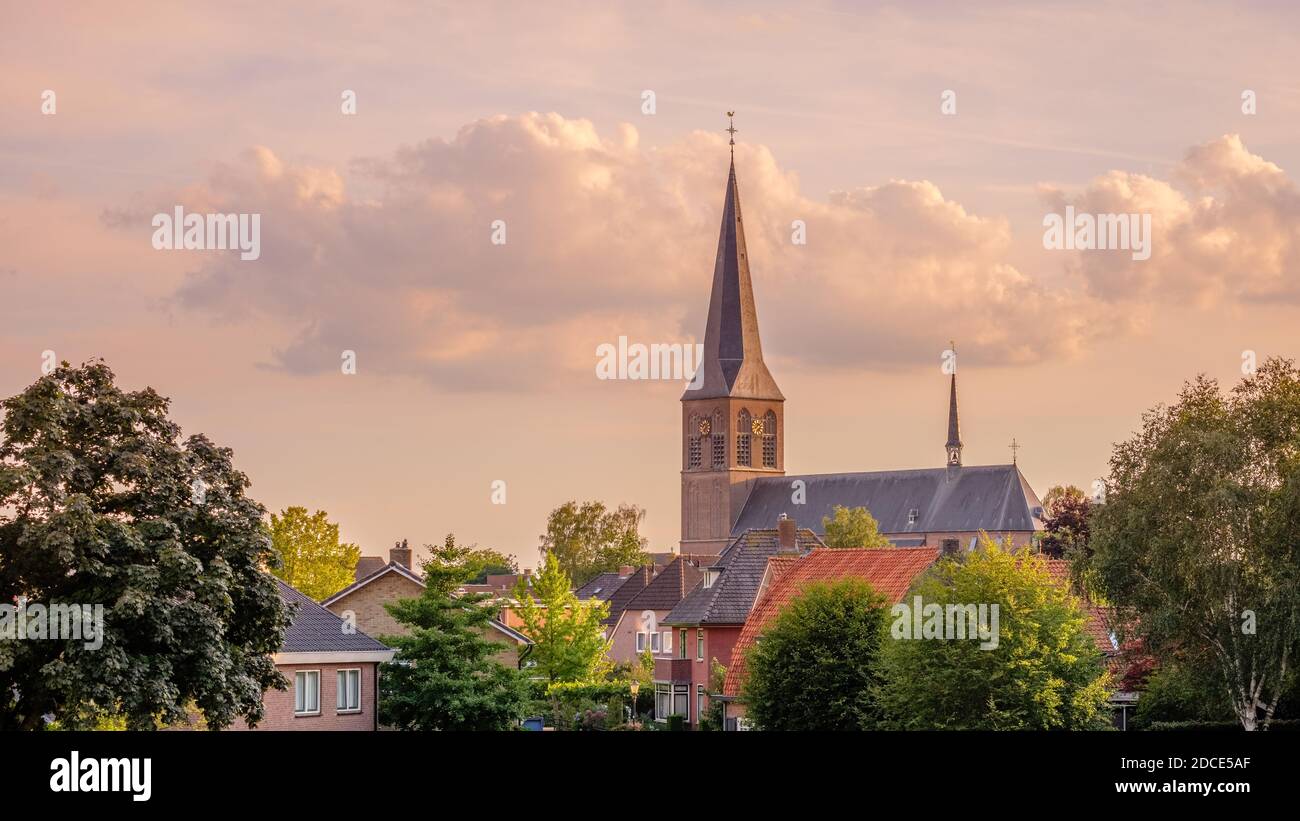 Die katholische Neue Blasius Kirche in der niederländischen Stadt Delden, erbaut 1873 Stockfoto