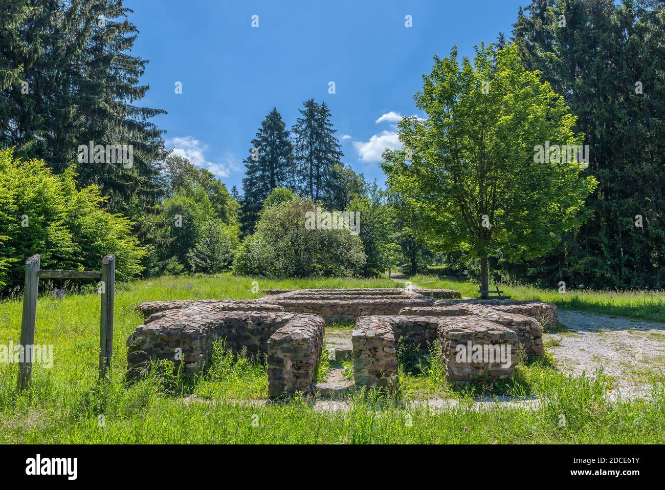 Die Grundmauern der ehemaligen römischen Festung Feldberg, Hessen, Deutschland Stockfoto