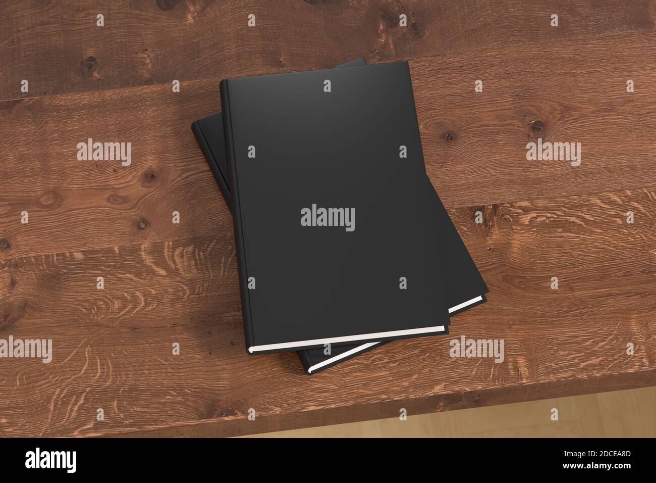 Vertikaler schwarzer Hardcover-Buchstapel auf dem Holztisch Stockfoto