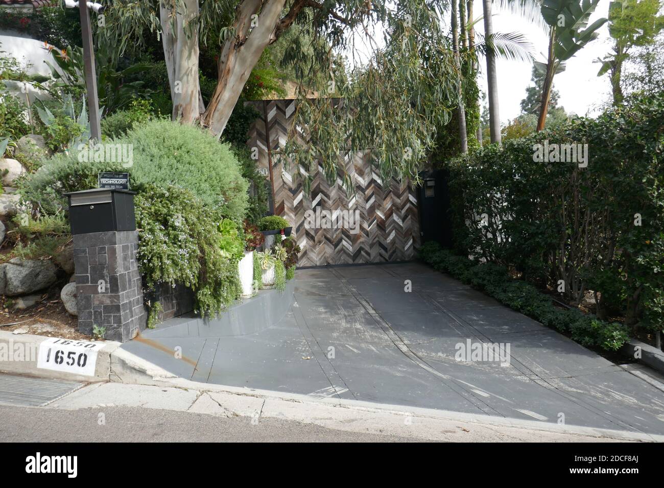 Los Angeles, Kalifornien, USA 20. November 2020 EIN allgemeiner Blick auf die Atmosphäre der Realität Star/Model Kendall Jenners ehemaliges Zuhause am 20. November 2020 in Los Angeles, Kalifornien, USA. Foto von Barry King/Alamy Stockfoto Stockfoto