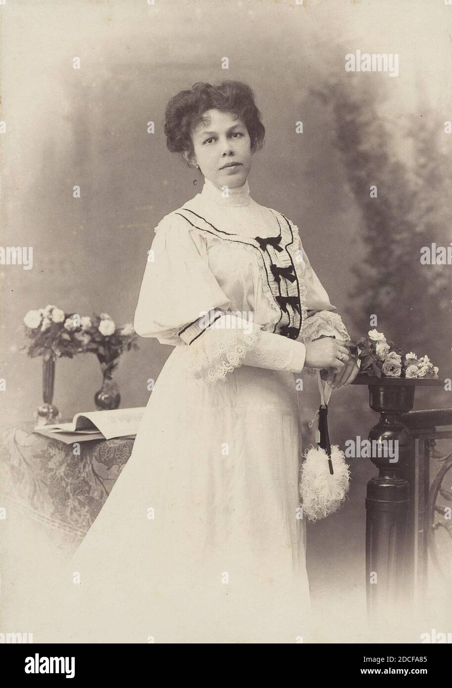 - Kurkdjian, Ohannes - Soerabaja - Indoeuropäische Frau in Surabaya - um 1900. Stockfoto