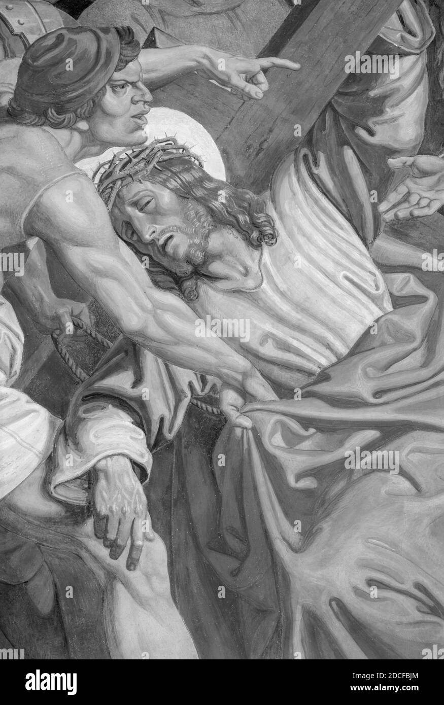 WIEN, AUSTIRA - 22. OKTOBER 2020: Das Detail der Fresko Fall von Jesus entkleiden das Kreuz als Teil der Kreuzweg-Station in der Kirche. Stockfoto