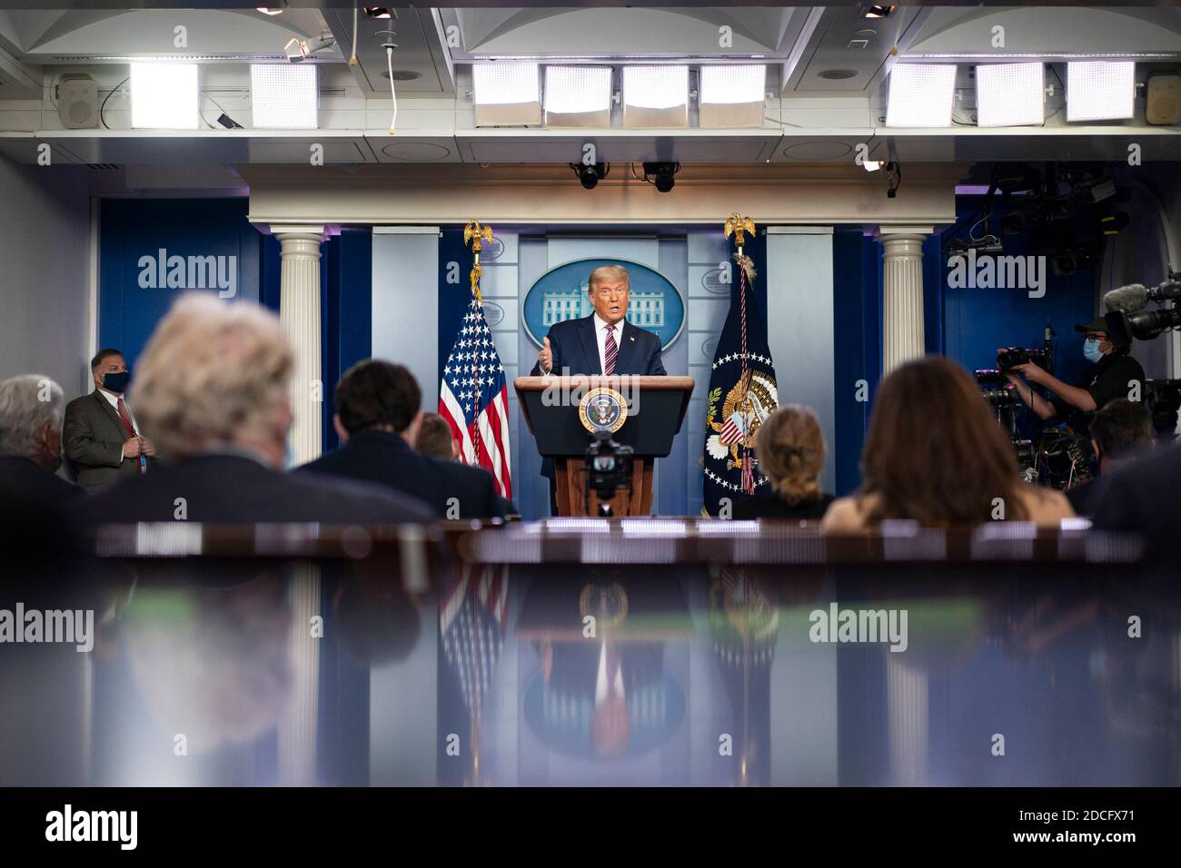 WASHINGTON DC, USA - 05. November 2020 - Präsident Donald J. Trump spricht Reporter während einer Pressekonferenz Donnerstag, 5. November 2020, in der James S.. Stockfoto
