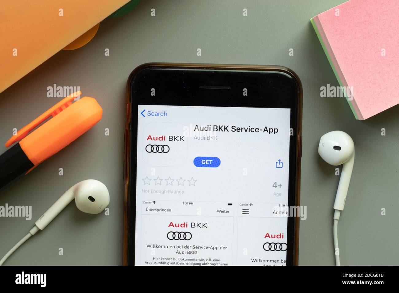 New York, USA - 7. November 2020: Audi BKK Service App Store Logo auf dem Telefonbildschirm, illustrative Editorial. Stockfoto