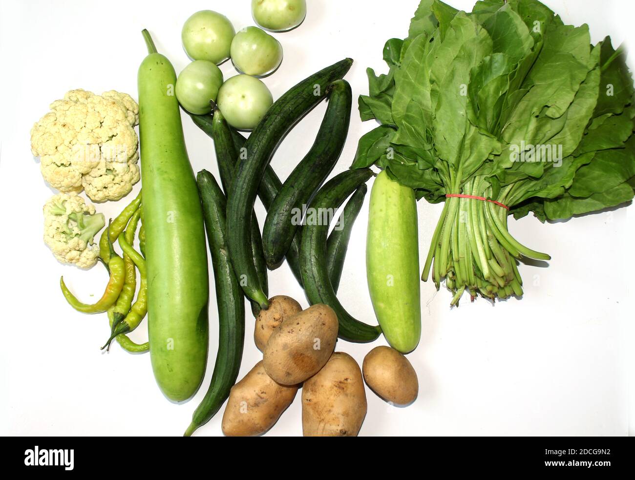 Proteinquelle für Vegetarier. Draufsicht gesunde Ernährung Saubere Ernährung: Gemüse, Obst, Superfood, Blattgemüse auf weißem Hintergrund. Stockfoto