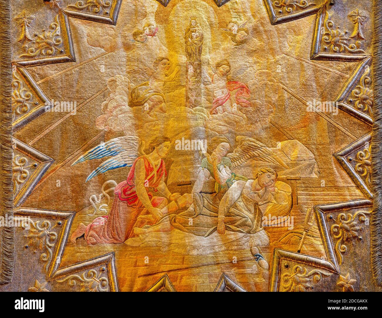 ZARAGOZA, SPANIEN - 3. MÄRZ 2018: Die Madonna auf der Säule und Wunderheilung auf der alten Flagge in der ehemaligen Kirche Iglesia del Sagrado Corazon de Jesus. Stockfoto