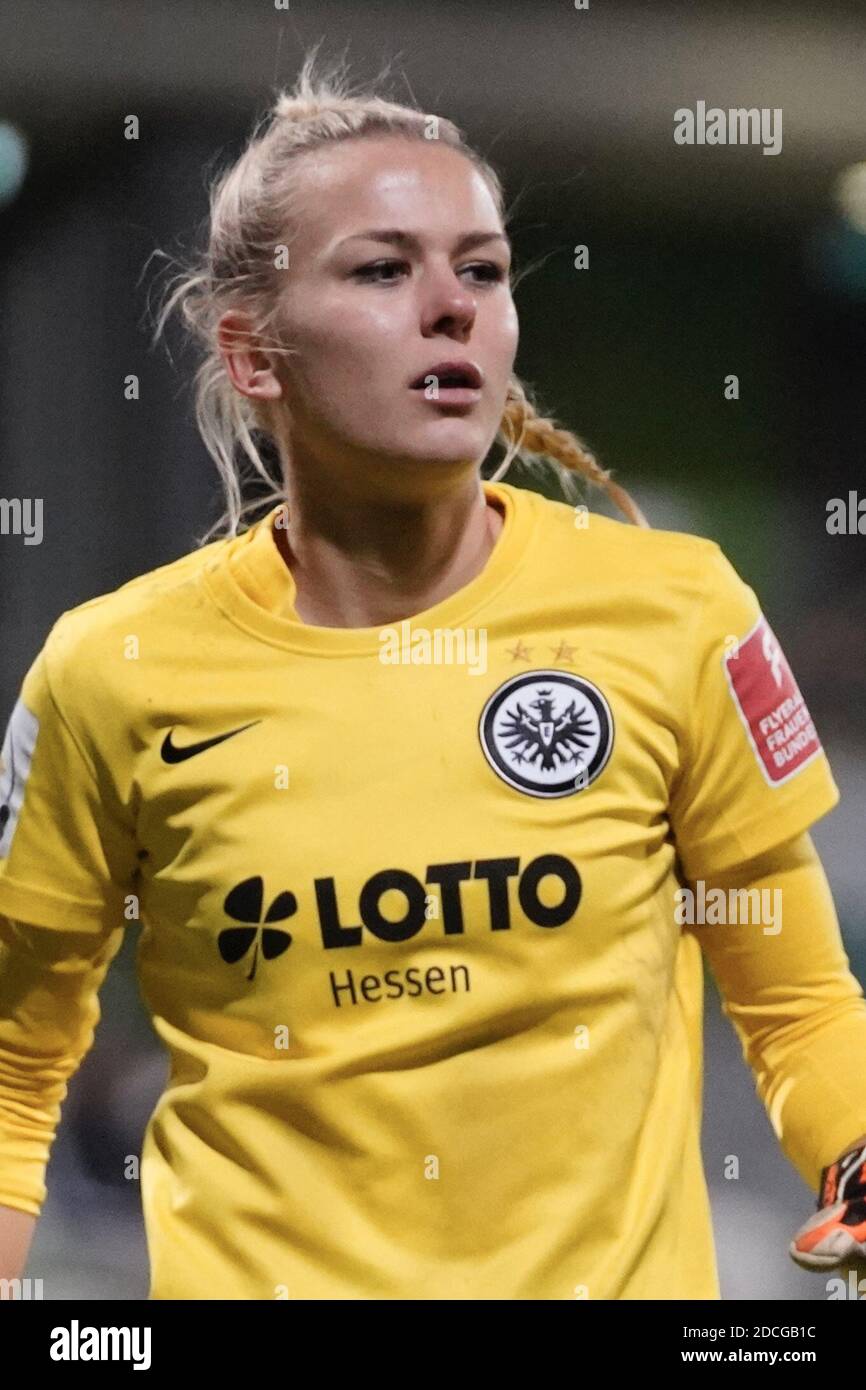 Merle Frohms ( #1 Frankfurt ) beim Flyeralarm Frauenbundesliga-Spiel zwischen VfL Wolfsburg und Eintracht Frankfurt am AOK-Stadion in Wolfsburg. Julia Kneissl/SPP Stockfoto