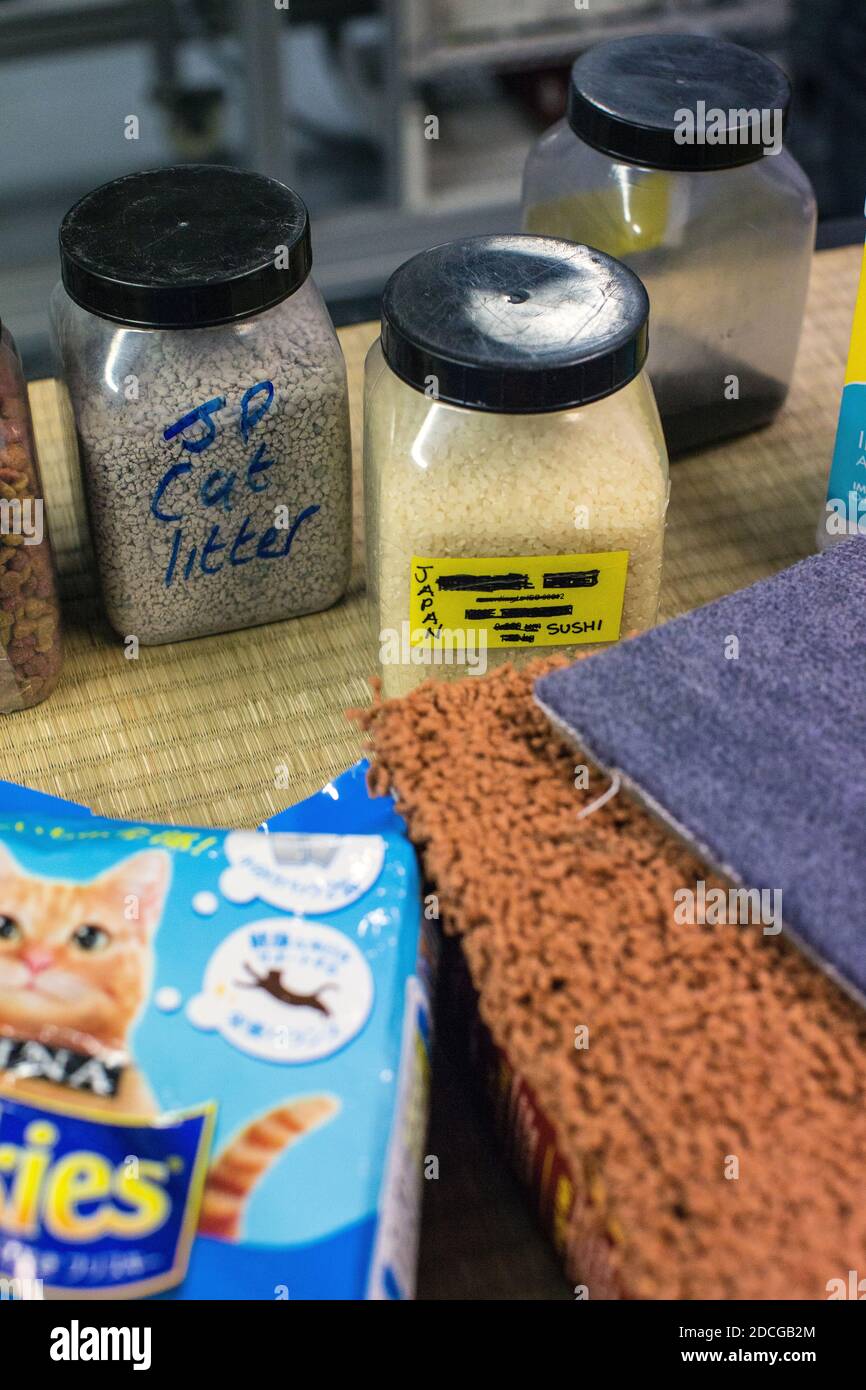 Vereinigtes Königreich /Wiltshire/ Malmesbury/Dyson / Dysons Prüflabor in der Aufnahmekammer mit Schmutz zur Überprüfung von Staubsaugern. Stockfoto