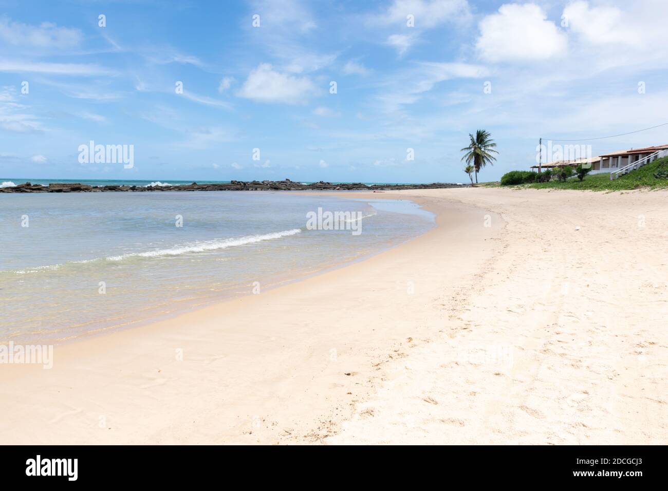 Camurupim Beach, an der Südküste der Stadt Natal gelegen. Berühmter Strand aufgrund der Bildung von mehreren natürlichen Pools, wenn die Flut ist niedrig. Stockfoto