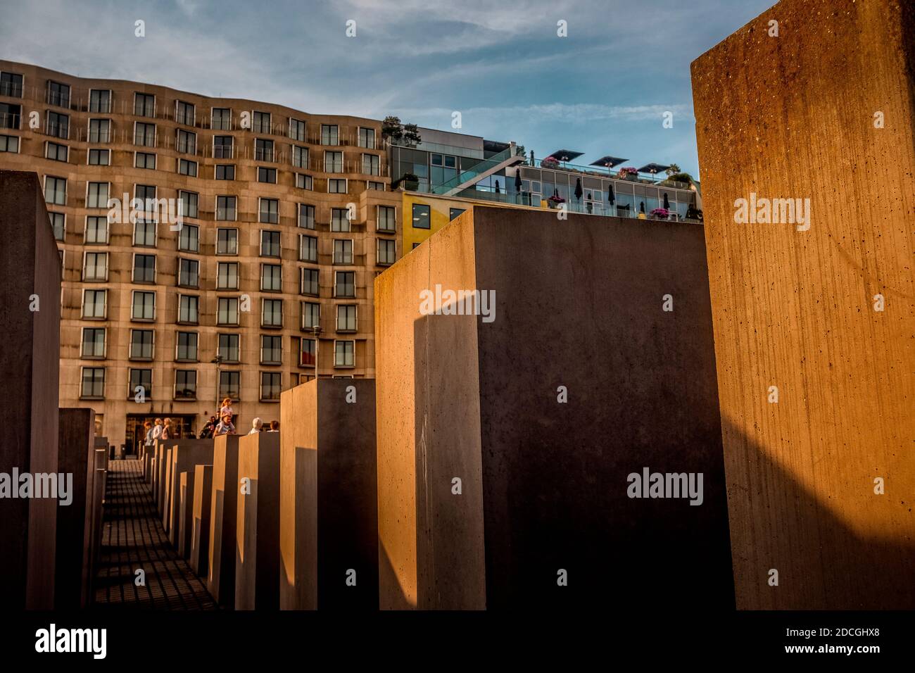 Abend im Holocaust-Mahnmal in Berlin Stockfoto