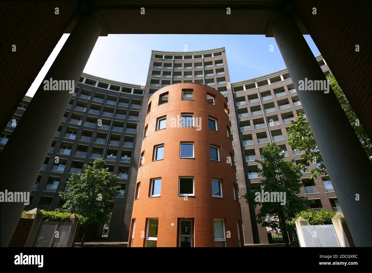 Den Haag, Niederlande. Bilder zwischen 2013 - 2017. Stationsbuurt Urban – Wohnerneuerung. „De Croissant“, Den Haag. ‘D Vom belgischen Architekten Charles Stockfoto