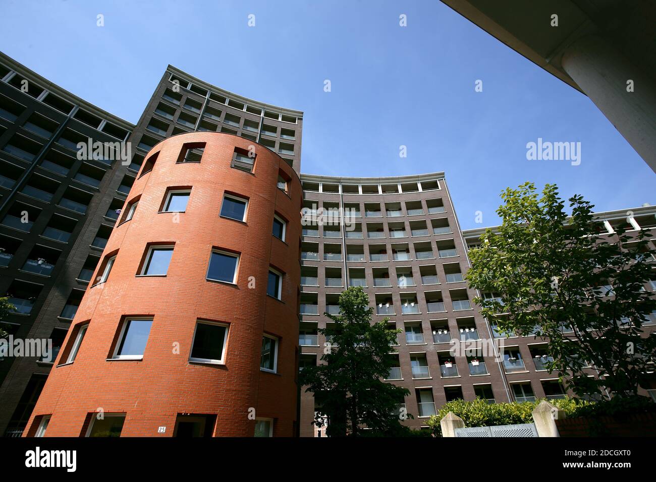 Den Haag, Niederlande. Bilder zwischen 2013 - 2017. Stationsbuurt Urban – Wohnerneuerung. „De Croissant“, Den Haag. ‘D Vom belgischen Architekten Charles Stockfoto