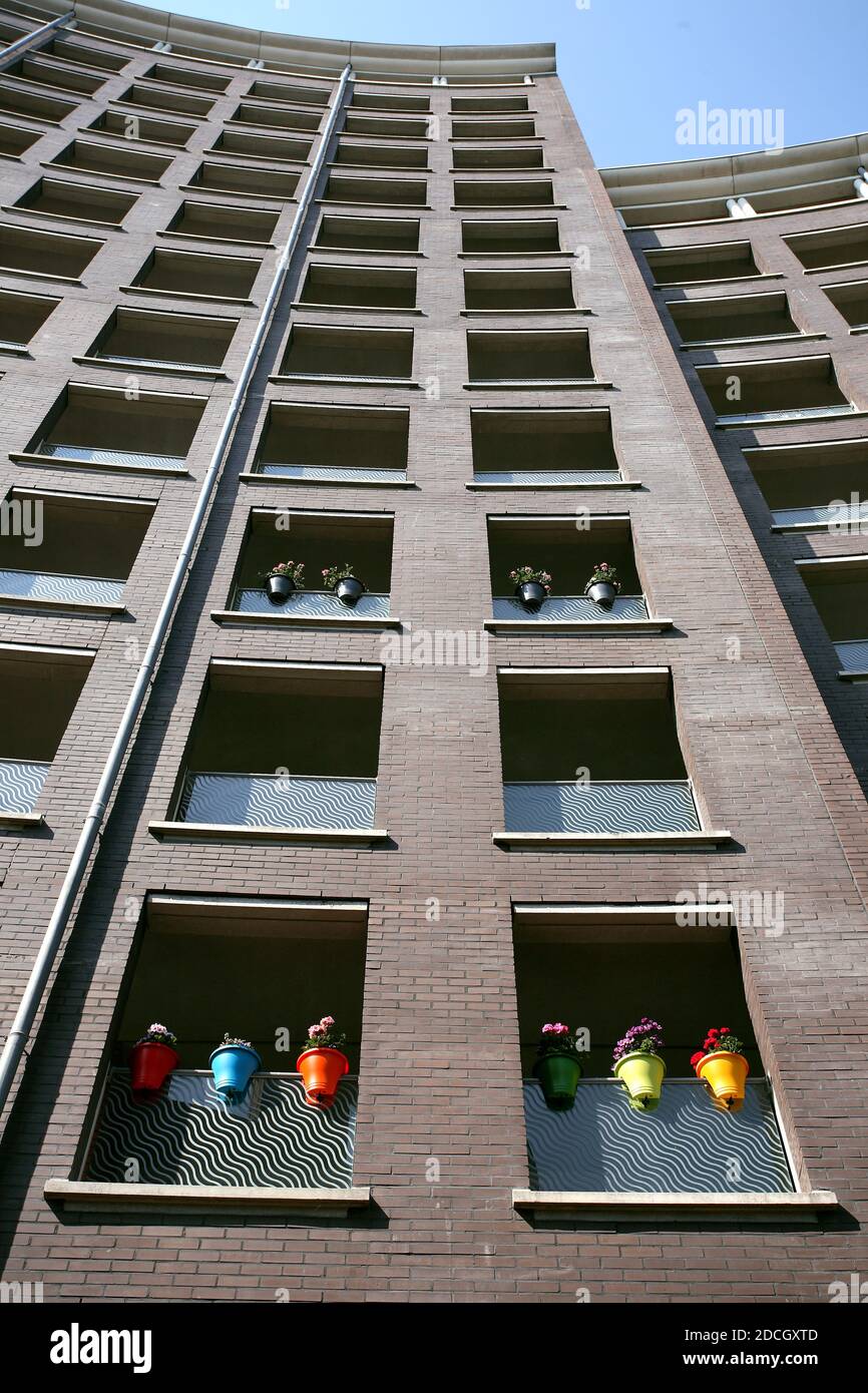 Den Haag, Niederlande. Bilder zwischen 2013 - 2017. Stationsbuurt Urban – Wohnerneuerung. „De Croissant“, Den Haag. ‘D Vom belgischen Architekten Charles Stockfoto
