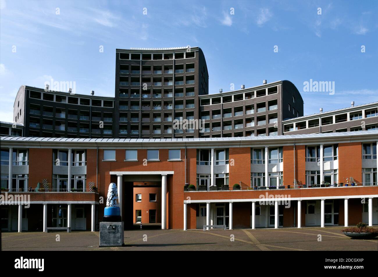 Den Haag, Niederlande. Bilder zwischen 2013 - 2017. Stationsbuurt Urban – Wohnerneuerung. „De Croissant“, Den Haag. ‘D Vom belgischen Architekten Charles Stockfoto