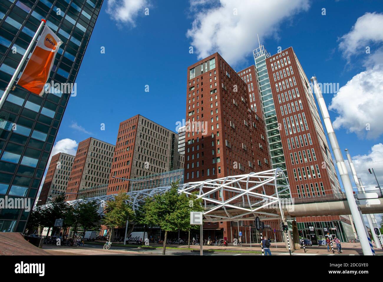 RandstadBahnhof, Beatrixkwartier, Den Haag, Niederlande. August 2019. Entworfen von ZJA Zwarts & Jansma Architects. Die räumliche Röhrenkons Stockfoto