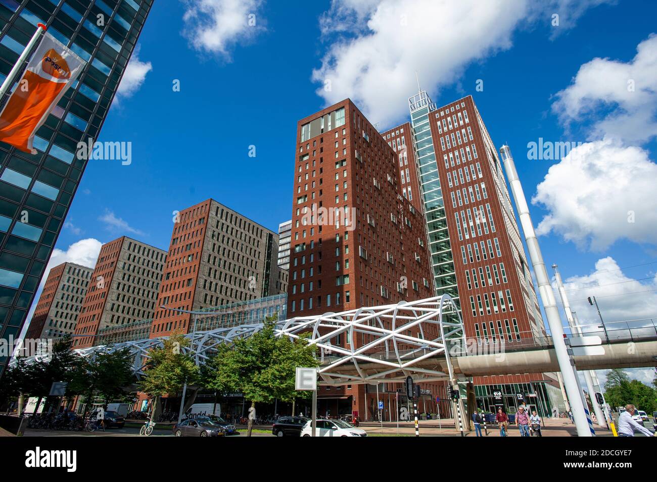 RandstadBahnhof, Beatrixkwartier, Den Haag, Niederlande. August 2019. Entworfen von ZJA Zwarts & Jansma Architects. Die räumliche Röhrenkons Stockfoto
