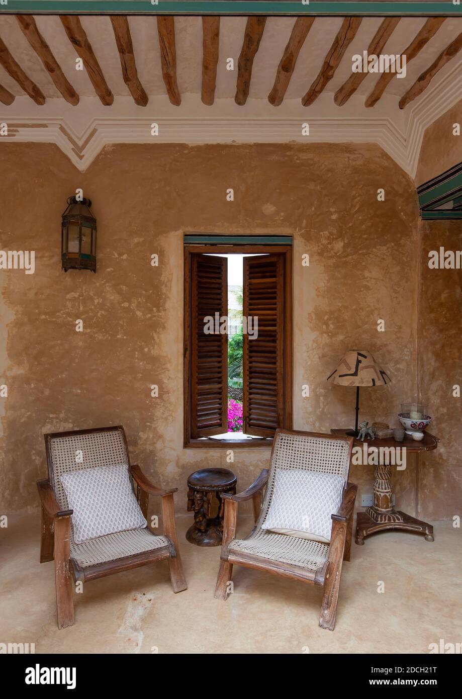 Lounge im Treppenhaus in einem swahili-Haus, Lamu County, Lamu, Kenia Stockfoto