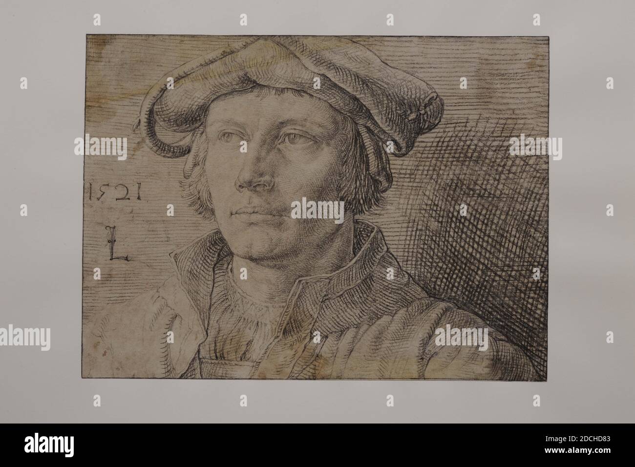 Gemälde, Johann Philippus Neeb, 1845, Signatur vorne, unten links: J.P. Neeb 1845, Platte, Ölfarbe, bemalt, Träger: 27.4 × 24 × 1,4cm (274 × 240 × 14mm), mit Rahmen: 41.2 × 38.5 × 5cm (412 × 385 × 50mm), Porträt eines unbekannten Mannes. Er wird halblang dargestellt, gerade nach vorne und schaut auf den Betrachter. Er trägt einen schwarzen Rock mit einem weißen Hemd und einem weißen Kragen. Links hinter ihm ist ein Teil der Rückseite des Stuhls zu sehen, auf dem er sitzt. Es gibt auch einen grünen Vorhang auf der linken Seite. Es ist vor einem dunklen Hintergrund dargestellt. Signiert unten links. Das Gemälde ist in einem schwarzen Stockfoto