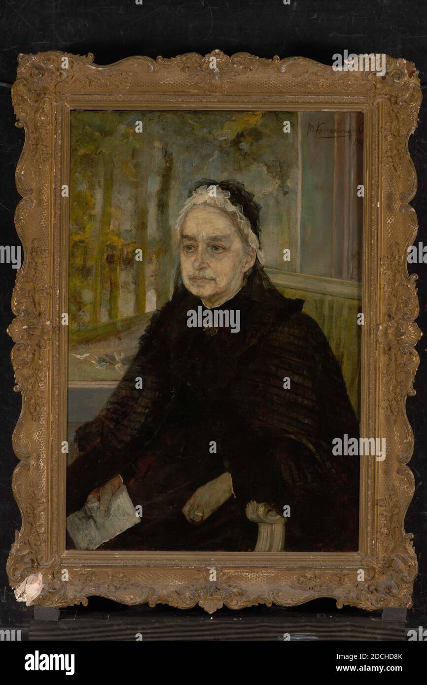 Gemälde, Menso Kamerlingh Onnes, 1897, Signatur vorne, unten rechts: M. Kamerlingh Onnes 1897, Leinwand, Ölfarbe, bemalt, Träger: 99 × 71 × 3cm (990 × 710 × 30mm), mit Rahmen: 134 × 104 , 7 × 8,9cm (1340 × 1047 × 89mm), Frauenporträt, Frauenporträt: Elisabeth Tutein Nolthenius-Weymar, die Schwiegermutter des Malers. Sie wird als Halbfigur dargestellt, direkt von vorne gezeigt und schaut auf den Betrachter. Sie legt die gekreuzten Hände auf ihren Schoß und hält ein Taschentuch in der rechten Hand. Sie trägt einen schwarzen Schleier und eine weiße Mütze, eine schwarze Robe und einen grauen Mantel über dem geschleudert Stockfoto