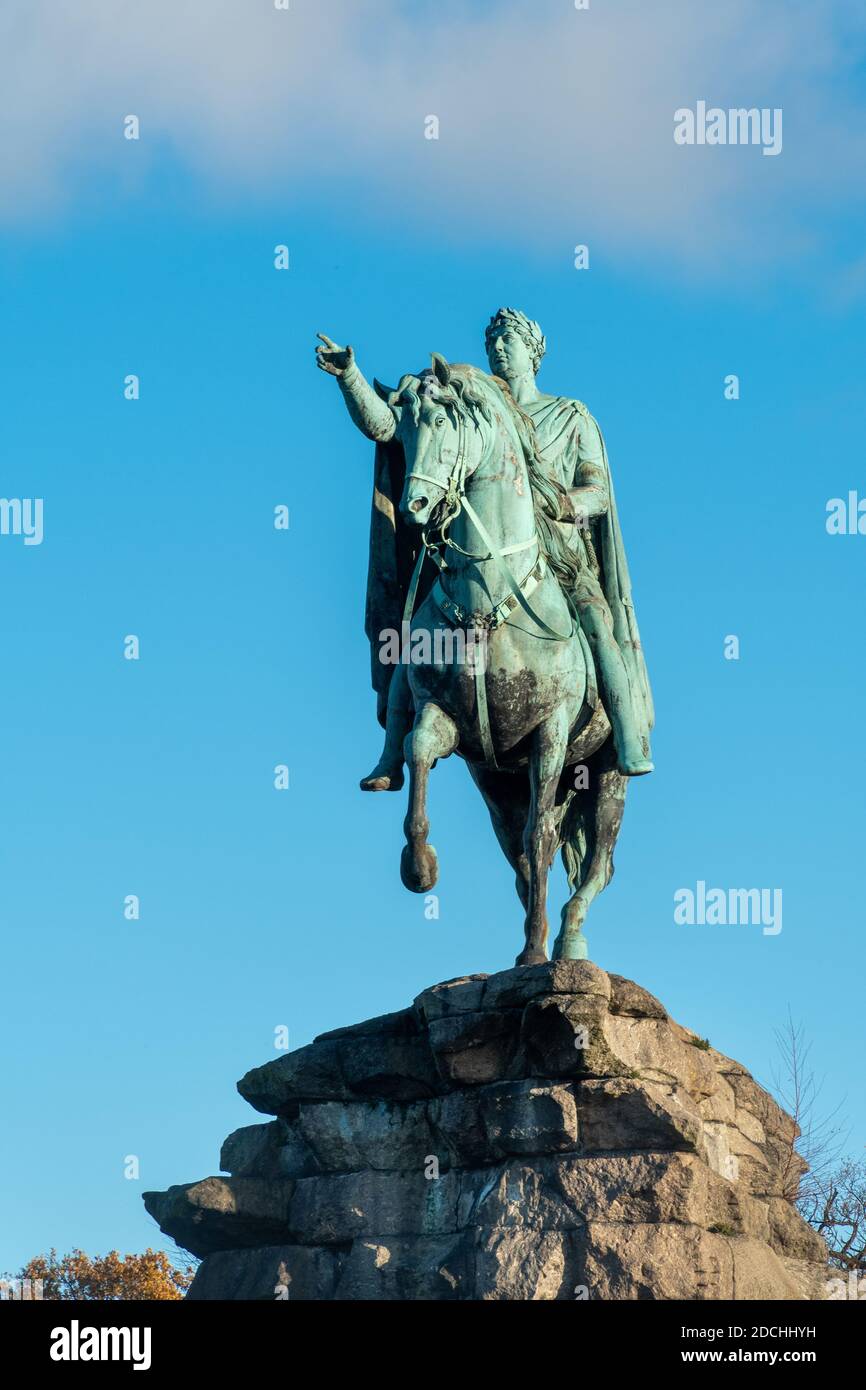 Die Kupferpferd-Statue von George III. Markiert ein Ende des langen Spaziergangs im Windsor Great Park, Berkshire, Großbritannien Stockfoto