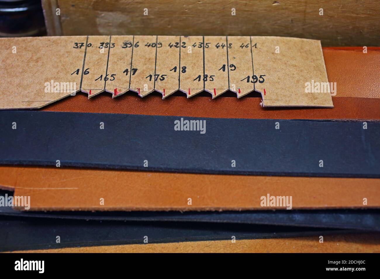 FRANKREICH / Iie-de-France / Paris / Hermès Saddle Workshop in Paris mit feinstem Leder. Stockfoto