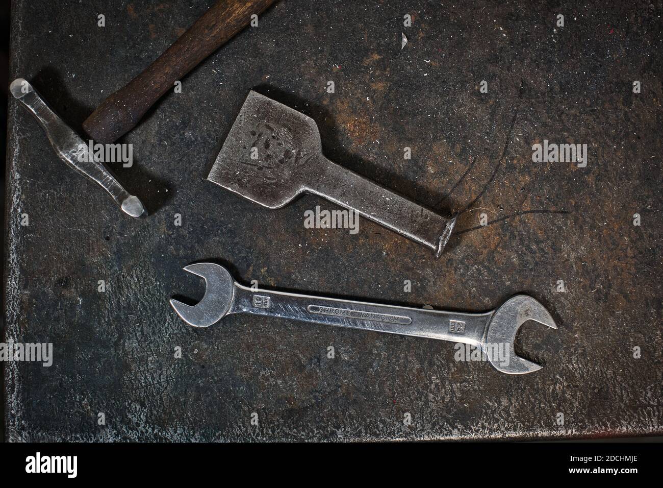 Werkzeuge in der alten Garage Werkstatt. Stockfoto