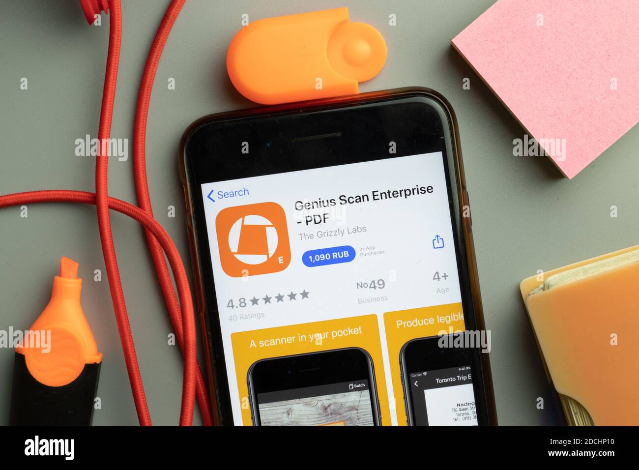 New York, USA - 7. November 2020: Genius Scan Enterprise PDF App Store Logo auf dem Telefonbildschirm, illustrative Editorial. Stockfoto