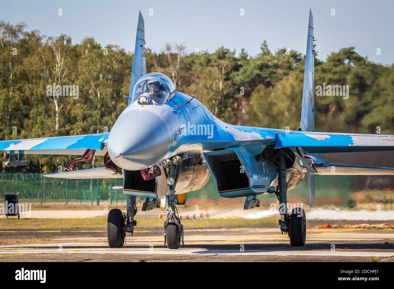 Ukrainische Luftstreitkräfte Sukhoi Su-27 Flanker-Kampfflugzeug Rollen von der Landebahn auf der Flugbasis kleine-Broker. September 14, 2019 Stockfoto