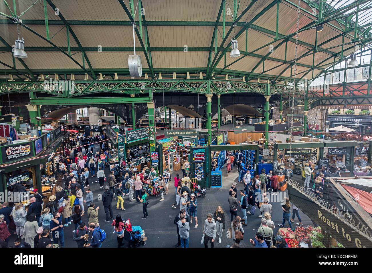 Borough Market, in der Nähe der London Bridge. Es ist einer der größten und ältesten Lebensmittelmärkte in London. Stockfoto