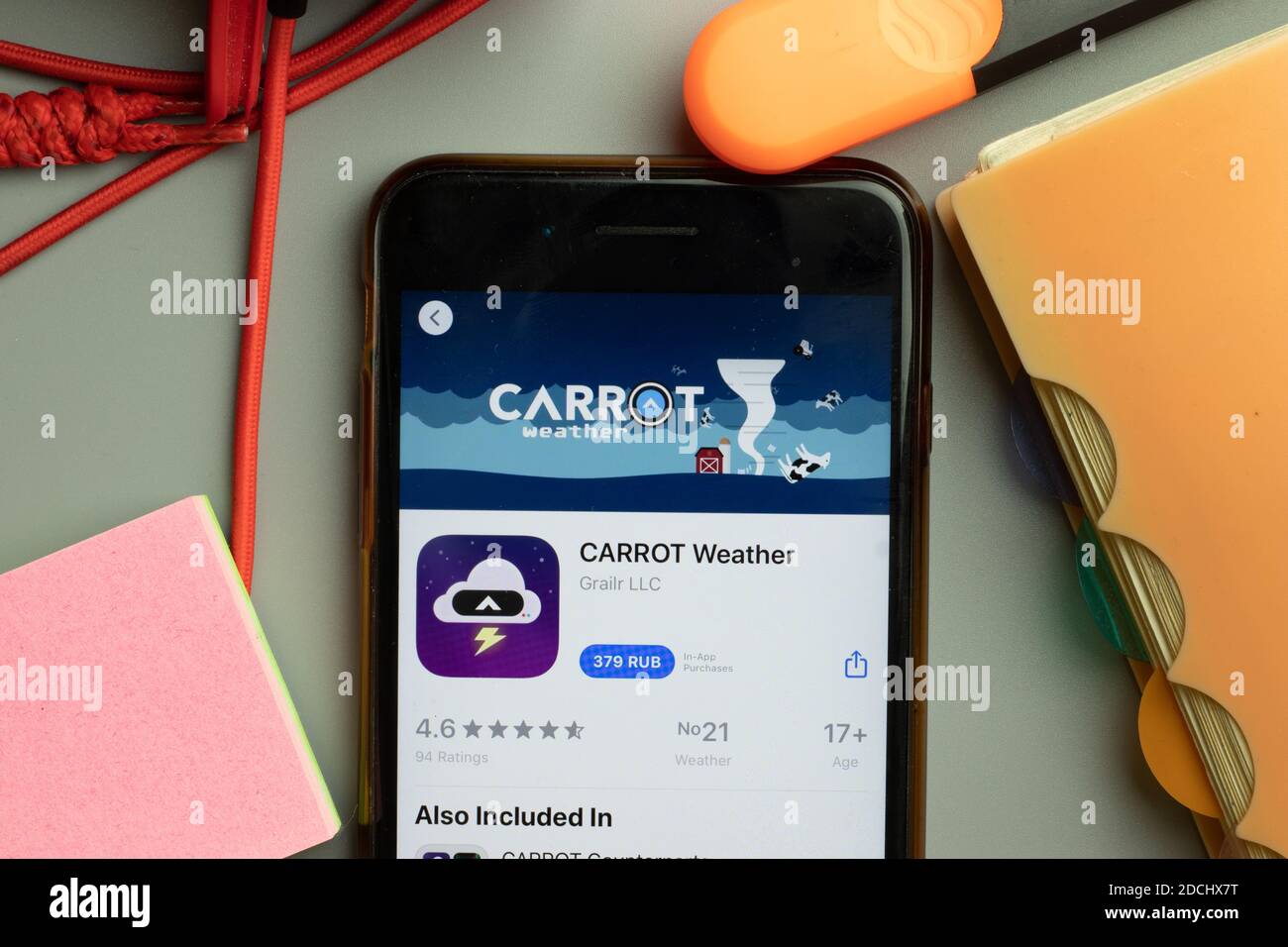 New York, USA - 7. November 2020: CARROT Weather App Store Logo auf dem Telefonbildschirm, illustrative Editorial. Stockfoto