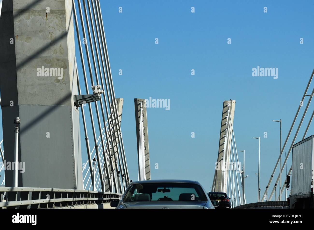 STAHLVORHANG:BAND 1: Die neue Goethals-Brücke, die 2017 eröffnet wurde, ist architektonisch überlegen im Design und dem Vorgängerbau aus dem Jahr 1928. Stockfoto