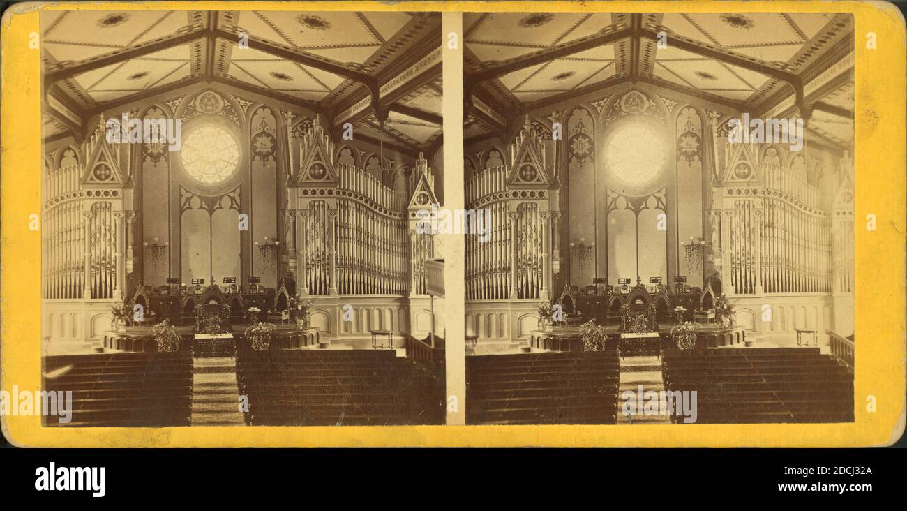 Innenraum einer Kirche mit Altar, großer Orgel und bemalter Decke. Standbild, Stereographen, 1850 - 1930, Gay, E. F. Stockfoto