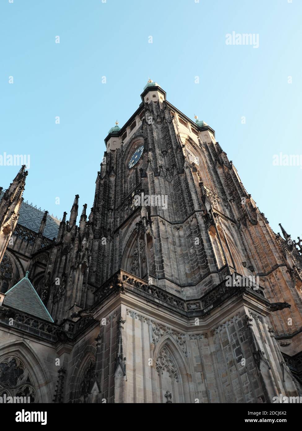 Die mittelalterliche gotische St.-Veits-Kathedrale in Prag. Stockfoto